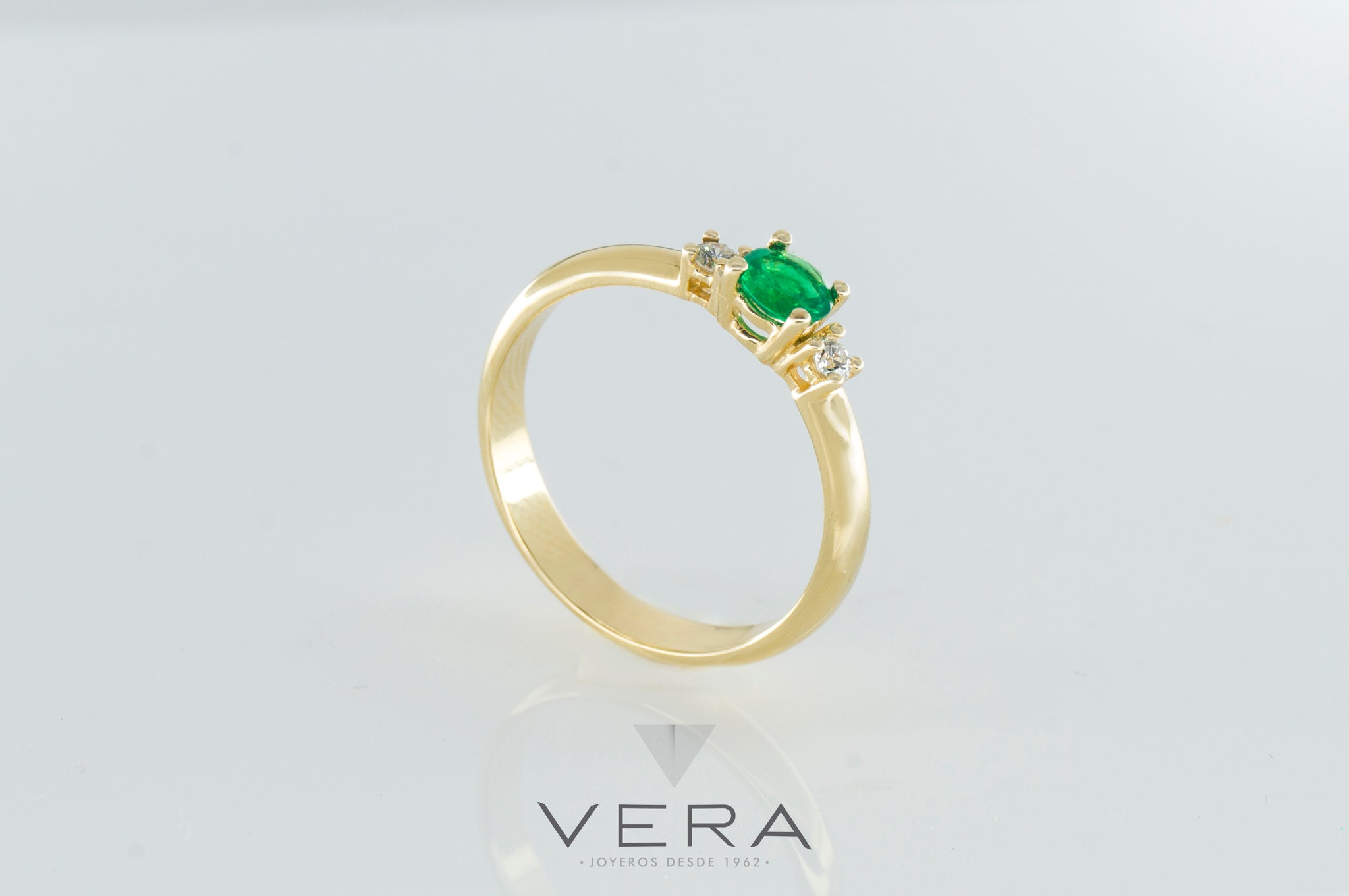 Esmeralda en anillo online